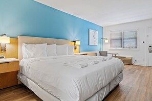 Desk, laptop workspace, blackout curtains, iron/ironing board - Hotel Manteo, Trademark Collection by Wyndham (Manteo)