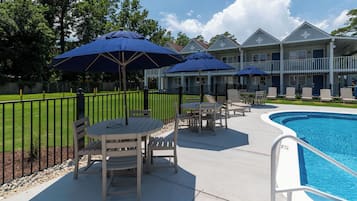 Seasonal outdoor pool, open 7:00 AM to 10:00 PM, pool umbrellas
