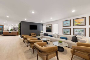 Lobby - Hotel Manteo, Trademark Collection by Wyndham (Manteo)