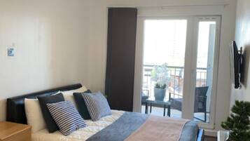 Apartment, 1 King Bed with Sofa bed | 1 bedroom, iron/ironing board, free WiFi, bed sheets
