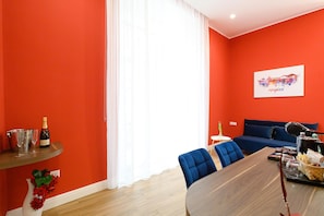 Luxury Quadruple Room | Down comforters, memory foam beds, free minibar items, in-room safe - Annapoli Rooms (Naples)