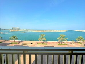 Balcony - Stunning Apartment With Lagoon View in Rack (Ras Al Khaimah)