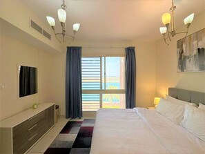 1 bedroom, iron/ironing board, bed sheets - Stunning Apartment With Lagoon View in Rack (Ras Al Khaimah)