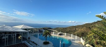 Villa Sotto le Stelle for a relaxing holiday with a view of the Aeolian Islands