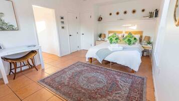 1 bedroom, desk, free WiFi, bed sheets