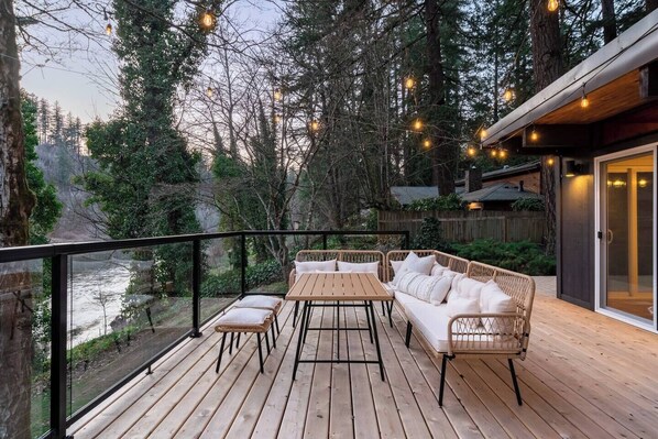 Outdoor dining