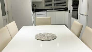 House | Private kitchen | Fridge, microwave, oven, stovetop