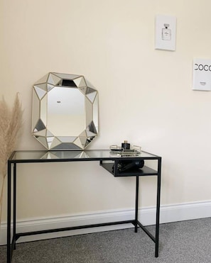 Interior - Stunning 2-bed House in Pembroke Dock (Pembroke Dock)