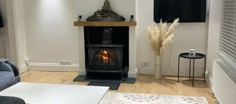 Stunning 2-bed House in Pembroke Dock