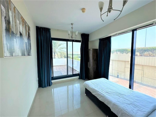 2 bedrooms, iron/ironing board, bed sheets