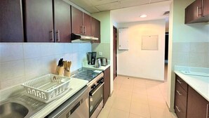 Microwave, oven, dishwasher - Incredible Living With Beachfront in Rack (Ras Al Khaimah)