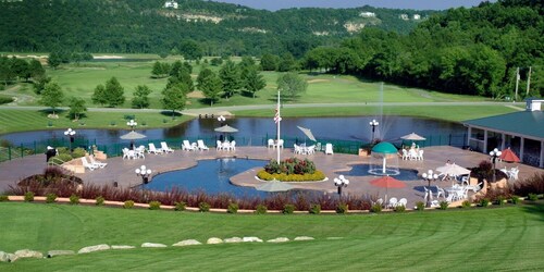 King Suite! Stay & Play Rates! Overlooking 9th fairway at Osage National!
