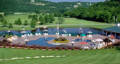 King Suite! Stay & Play Rates! Overlooking 9th fairway at Osage National!