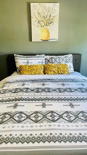 3 bedrooms, iron/ironing board, free WiFi, bed sheets