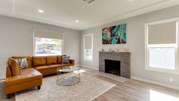 TV, fireplace