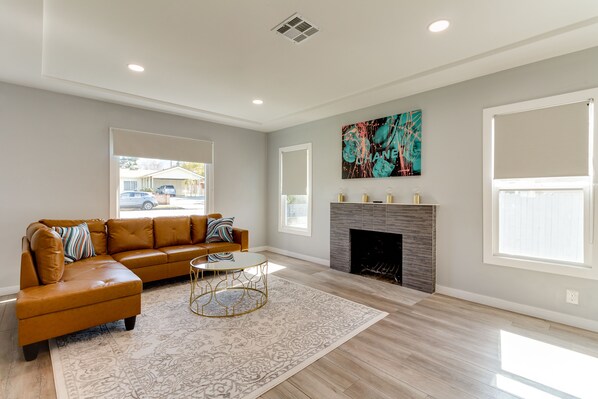 TV, fireplace