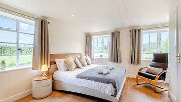 2 bedrooms, WiFi (free), bed sheets