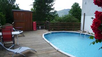 Outdoor pool, sun loungers