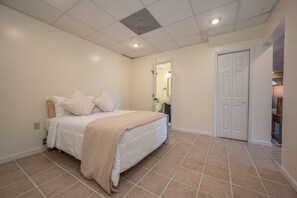 4 bedrooms, desk, iron/ironing board, travel cot