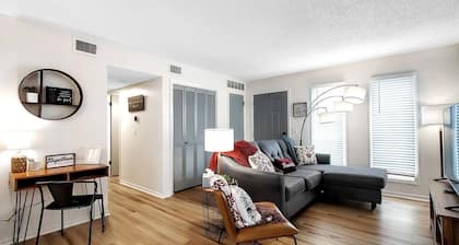 Come stay with us at this modern 2, bed 1 bath apartment located in West Wichita