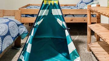 2 bedrooms, desk, travel cot, WiFi