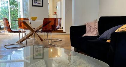 Amazing location, sleeps 5, gorgeous original Glebe terrace, great value!