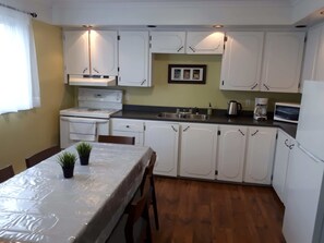 Fridge, microwave, oven, stovetop - Lands End Vacation Home (Twillingate)
