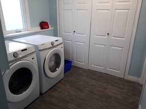 Interior - Lands End Vacation Home (Twillingate)