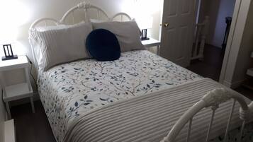3 habitaciones, tabla de planchar con plancha, wifi y ropa de cama