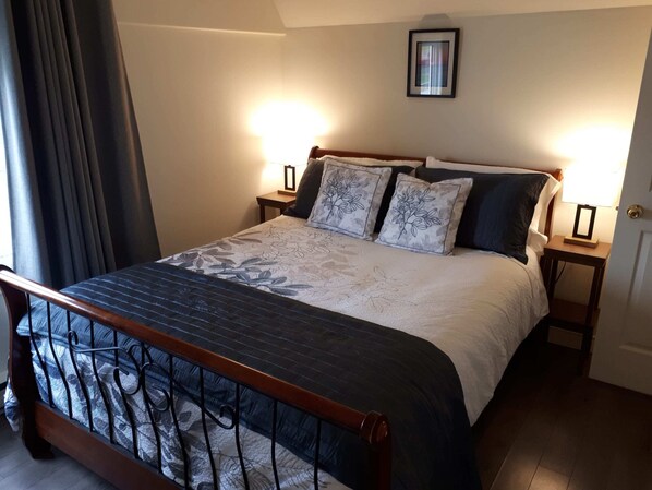 3 bedrooms, iron/ironing board, WiFi, bed sheets