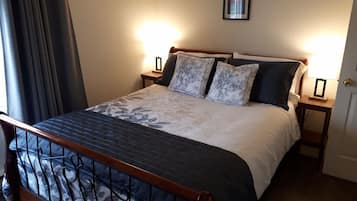 3 habitaciones, tabla de planchar con plancha, wifi y ropa de cama