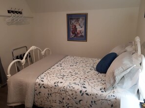 3 bedrooms, iron/ironing board, WiFi, bed sheets - Lands End Vacation Home (Twillingate)
