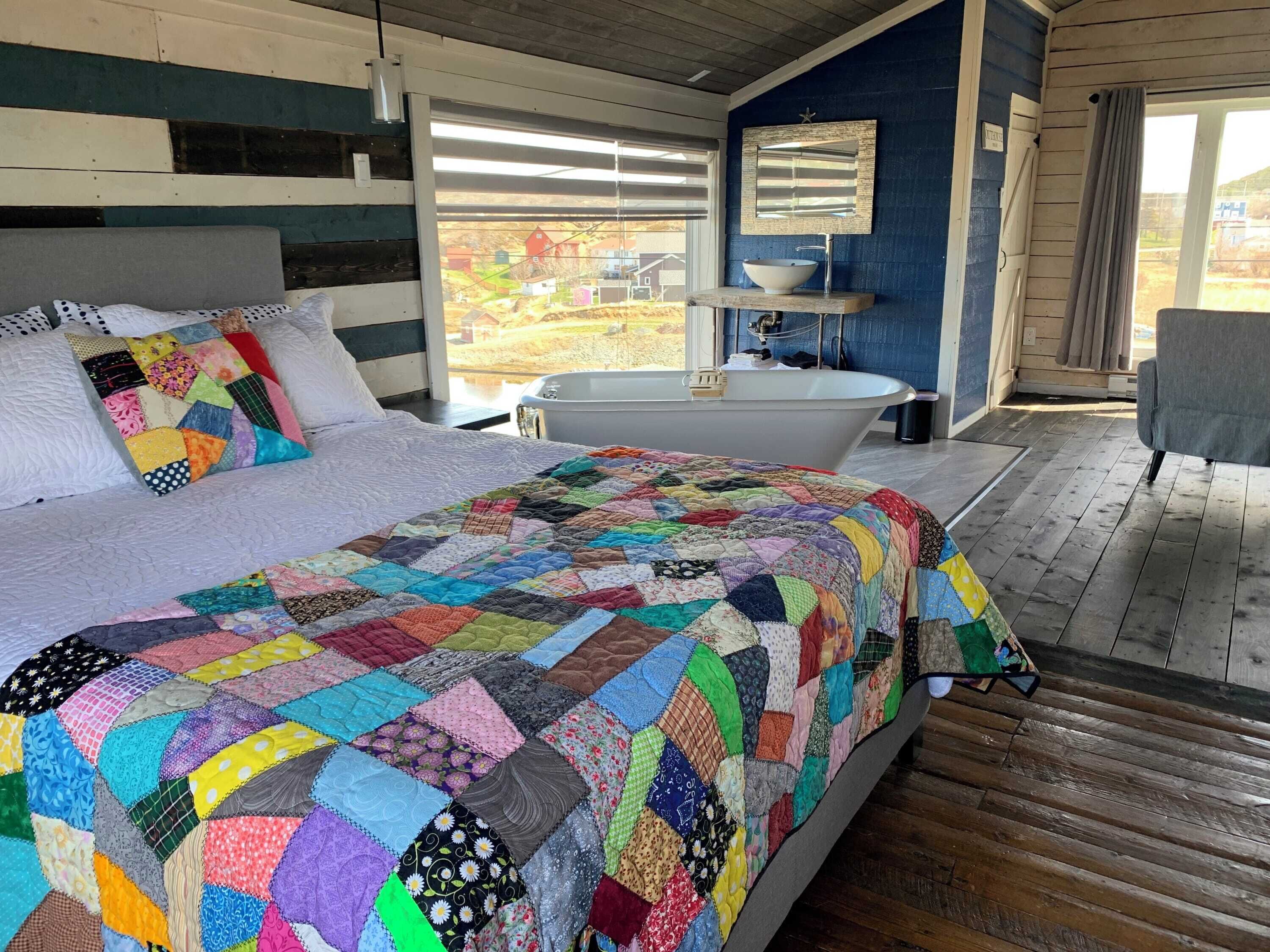 1 slaapkamer, een strijkplank/strijkijzer, wifi, beddengoed