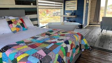 1 slaapkamer, een strijkplank/strijkijzer, wifi, beddengoed