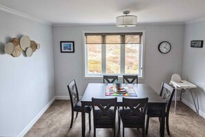 Dining - On the Rocks Overlooking the Sea (Twillingate)