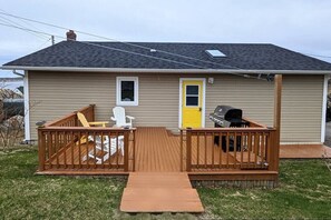 Terrace/patio - On the Rocks Overlooking the Sea (Twillingate)