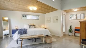2 bedrooms, desk, free WiFi, bed sheets