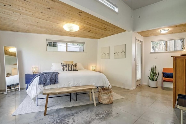 2 soverom, skrivebord, wi-fi (inkludert) og sengetøy