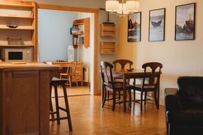 Interior - Jagged Rocks (Twillingate)