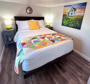 4 bedrooms, iron/ironing board, WiFi, bed sheets