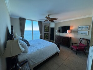 3 habitaciones, tabla de planchar con plancha y ropa de cama 