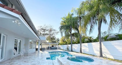 Luxurious and Spacious House - 4/3 - Pool BBQ