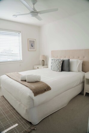 3 bedrooms, iron/ironing board, WiFi, bed sheets