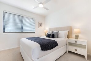 3 chambres, fer et planche à repasser, Wi-Fi, draps fournis