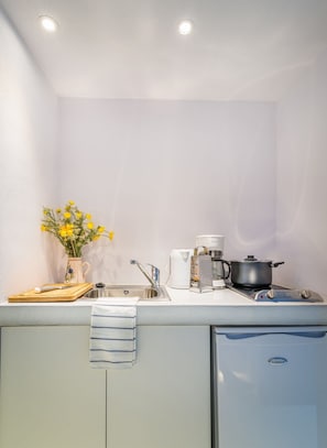 Réfrigérateur, cafetière/bouilloire