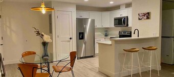 Luxurious modern retreat in Downtown w/ pool