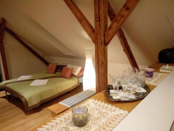 1 bedroom, WiFi - Attic with bathroom (Svinarov)