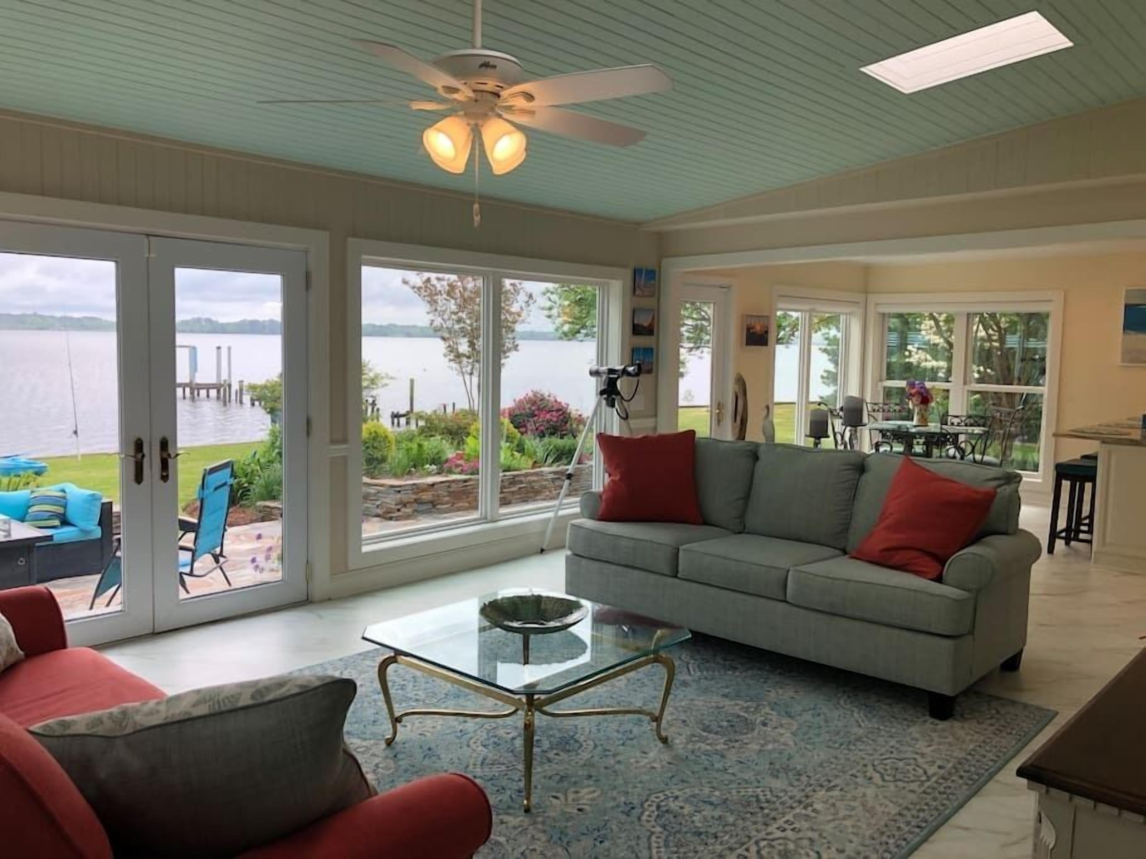 Smart TV, fireplace, books, computer monitors