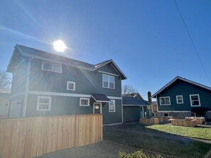 Exterior - Brand New Custom Built Cottage in Downtown w/Pool (Salem)