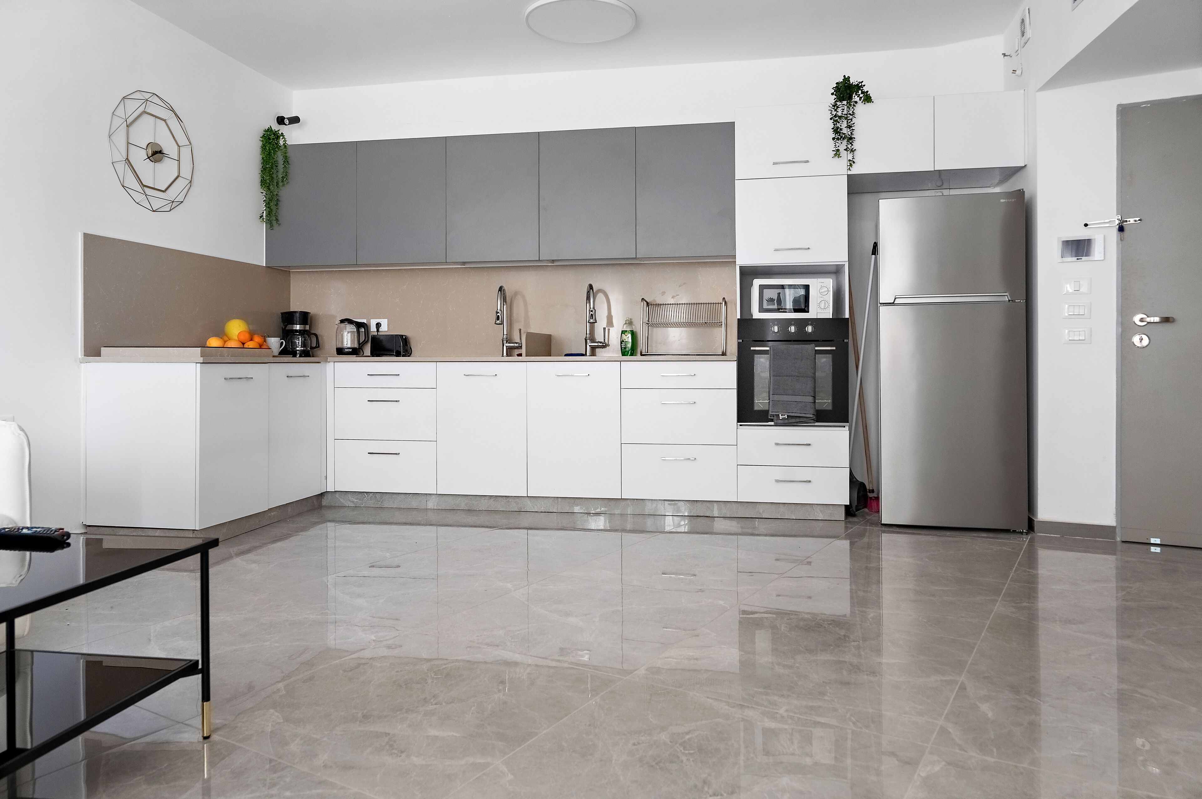 Réfrigérateur, micro-ondes, lave-vaisselle